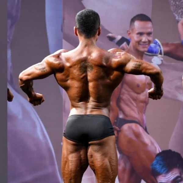 Posadores Classic Physique IFBB (versión corta)