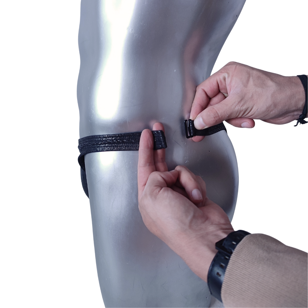 Tanga Black Panther para fácil bronceado.