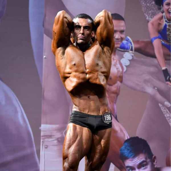 Posadores Classic Physique IFBB (versión corta)