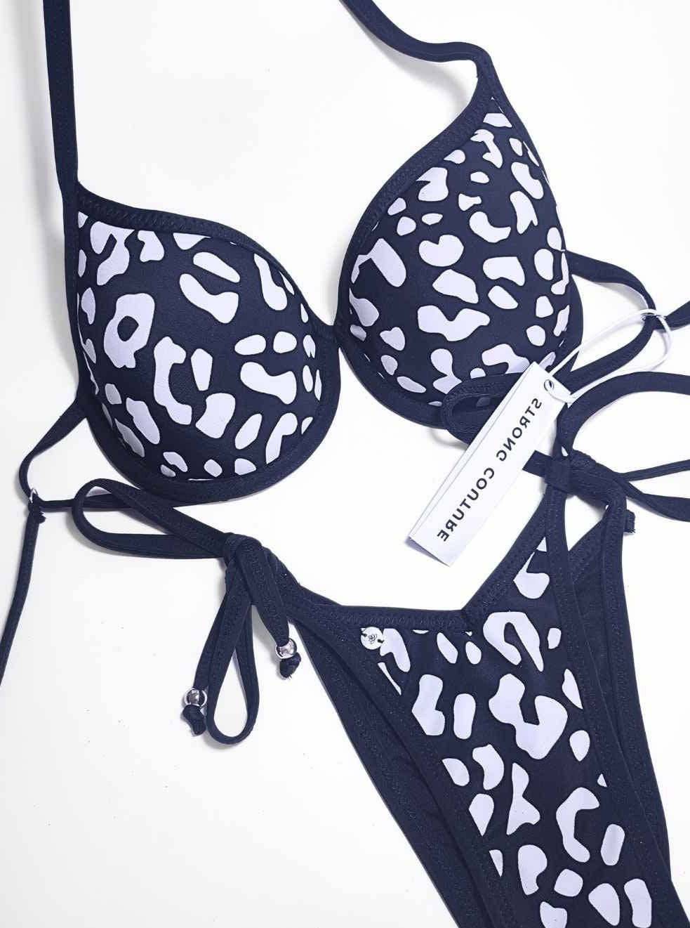 Bikini de poses estampado black animal print