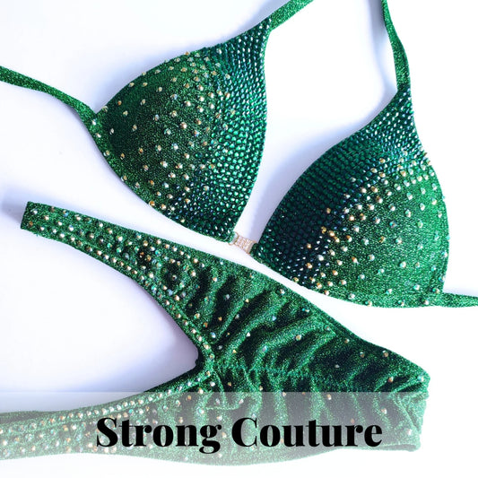Bikini IFBB, estilo Artemis en tonos verde esmeralda y cobre.