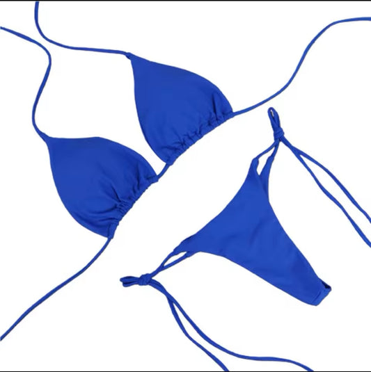Bikini de poses y bronceado